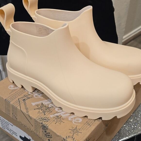 Free People High Street Water-Resistant Rain Boots - Picture 10 of 11